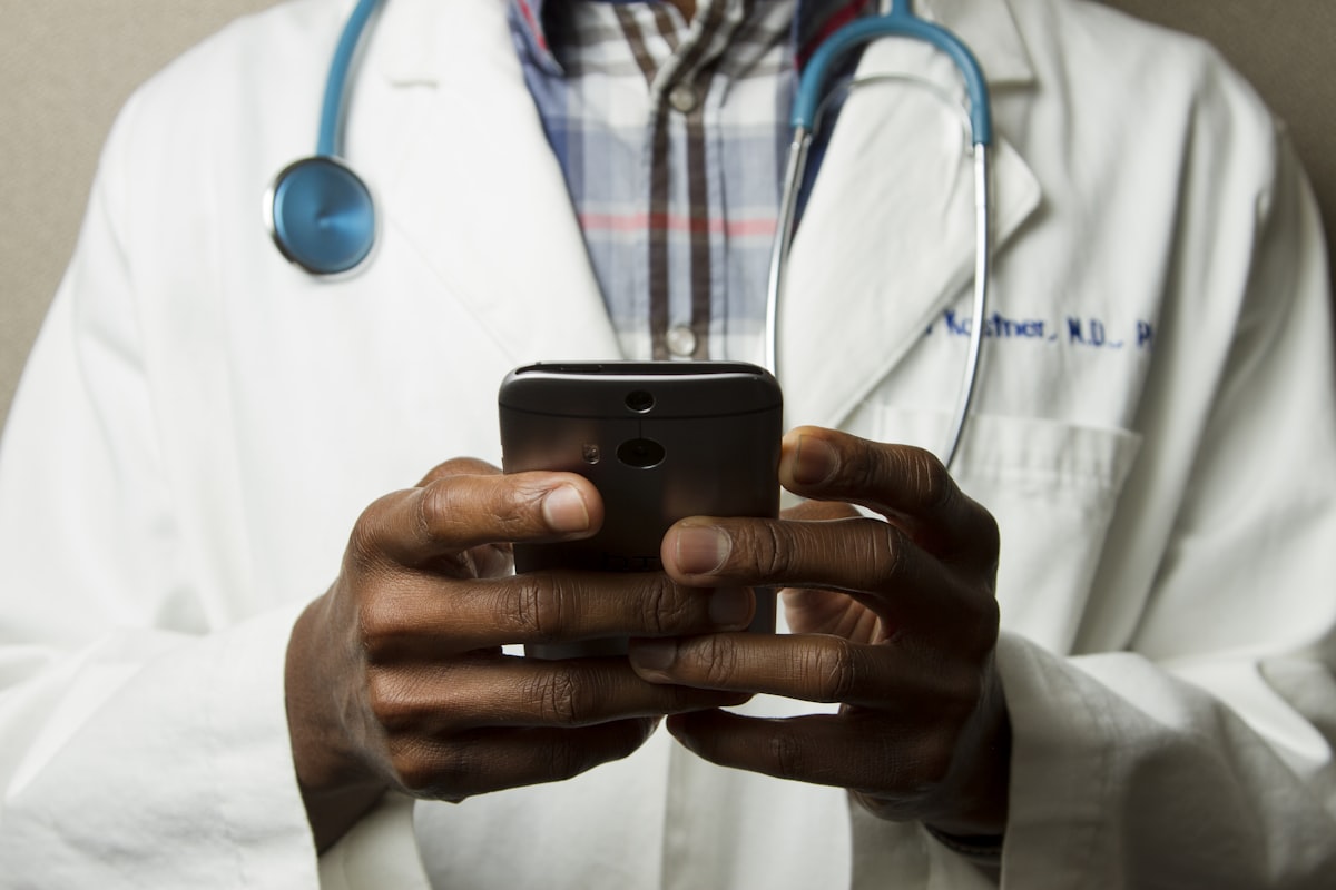 NOWPayments API для телемедицины и MedTech: как SharkCrypto.net и PayShark.io обеспечивают безопасные криптоплатежи в здравоохранении